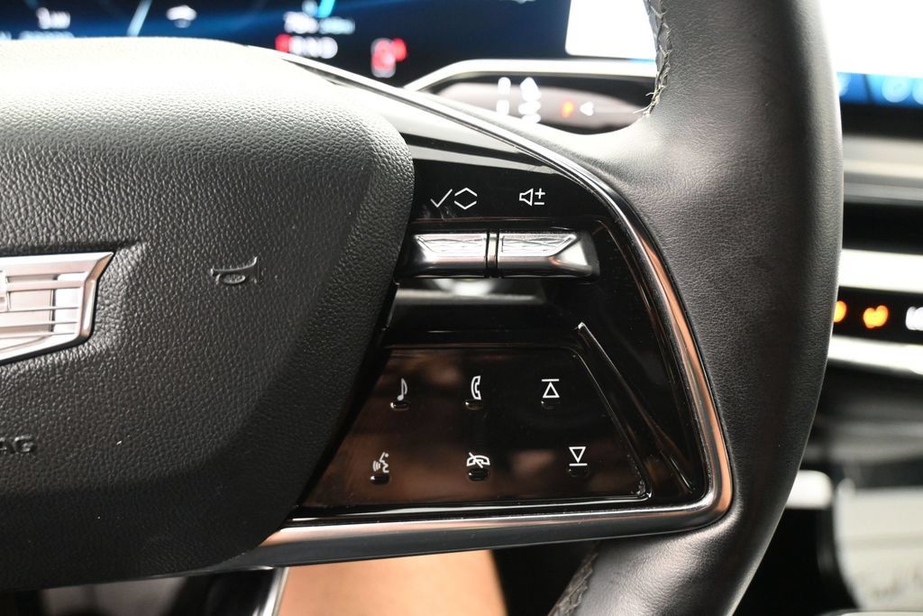 Used 2024 Cadillac Lyriq Luxury RWD image 16