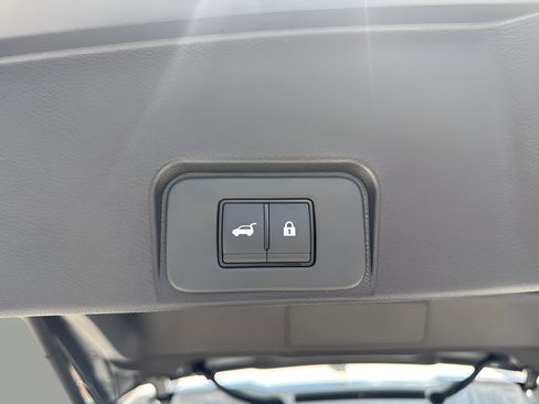 Used 2026 Nissan Rogue SV FWD image 31