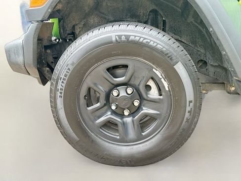 Used 2018 Jeep Wrangler Sport image 30