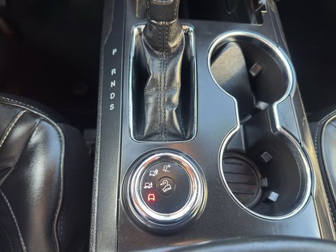 Used 2018 Ford Explorer Platinum image 16