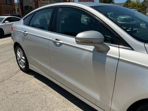 Used 2016 Ford Fusion SE FWD image 9
