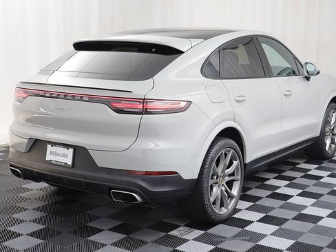 Used 2022 Porsche Cayenne Platinum Edition image 21