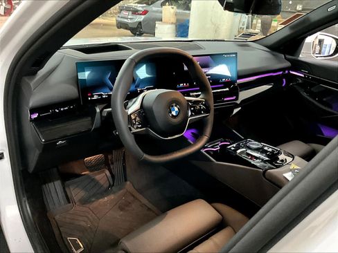 Used 2026 BMW 530i w/ Premium Package RWD image 16