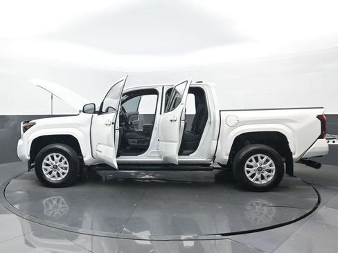 Used 2025 Toyota Tacoma SR5 RWD image 31