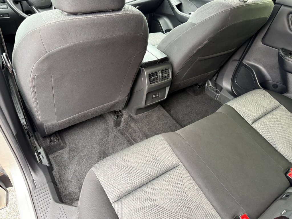 Used 2025 Nissan Rogue SV AWD/4WD image 26
