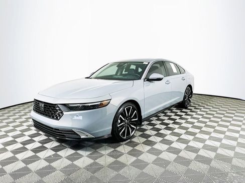 Used 2024 Honda Accord Touring image 4