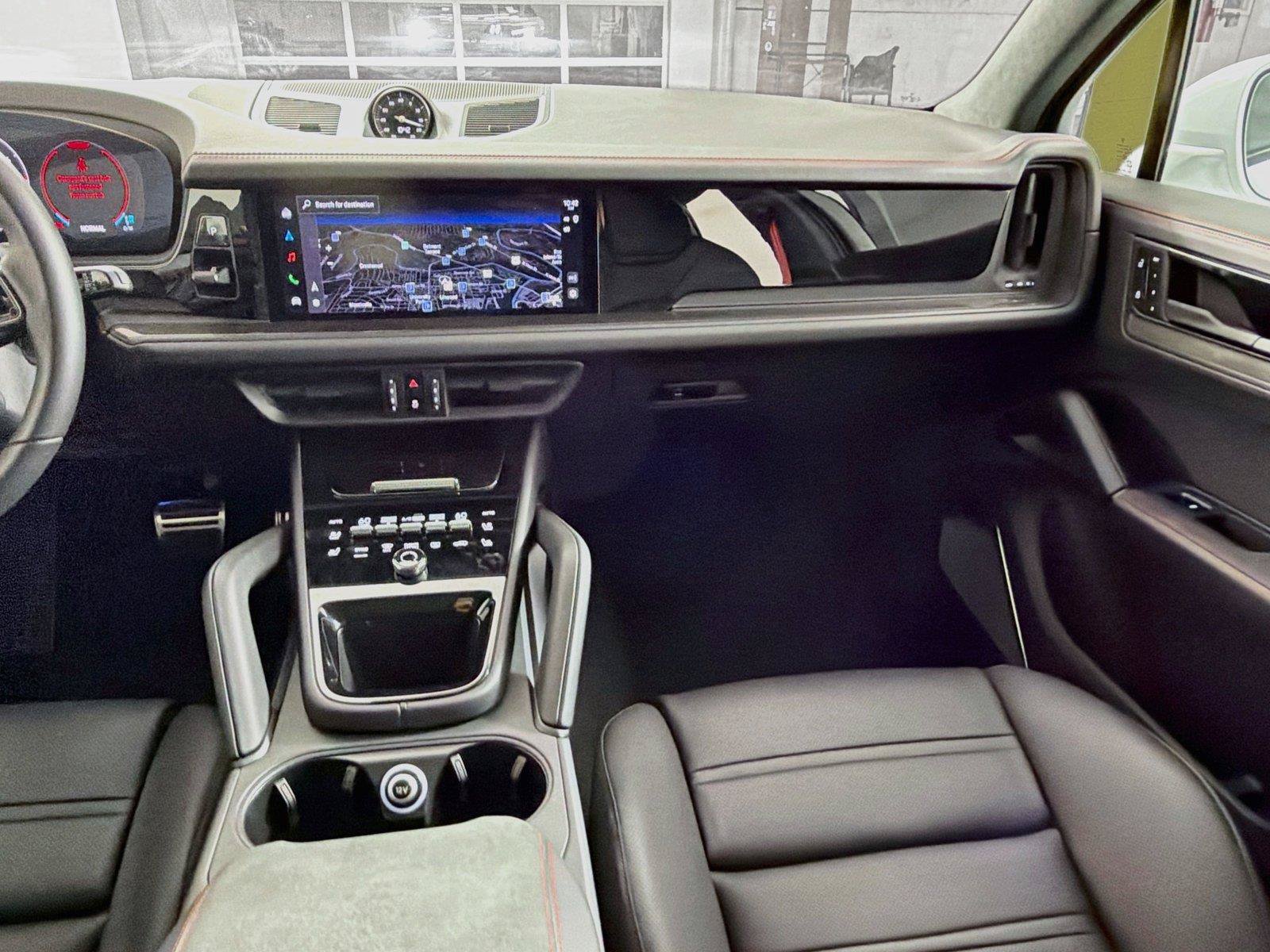 Certified 2026 Porsche Cayenne GTS AWD/4WD image 30
