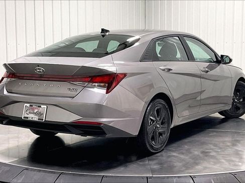 Used 2022 Hyundai Elantra SEL w/ Convenience Package FWD image 12