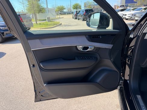 New 2026 Volvo XC90 T8 Ultra w/ Protection Package Premier image 18