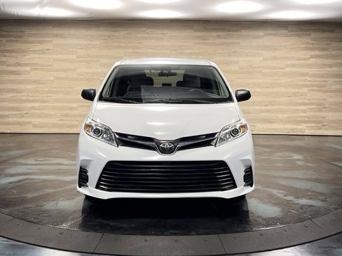 Used 2020 Toyota Sienna L image 12