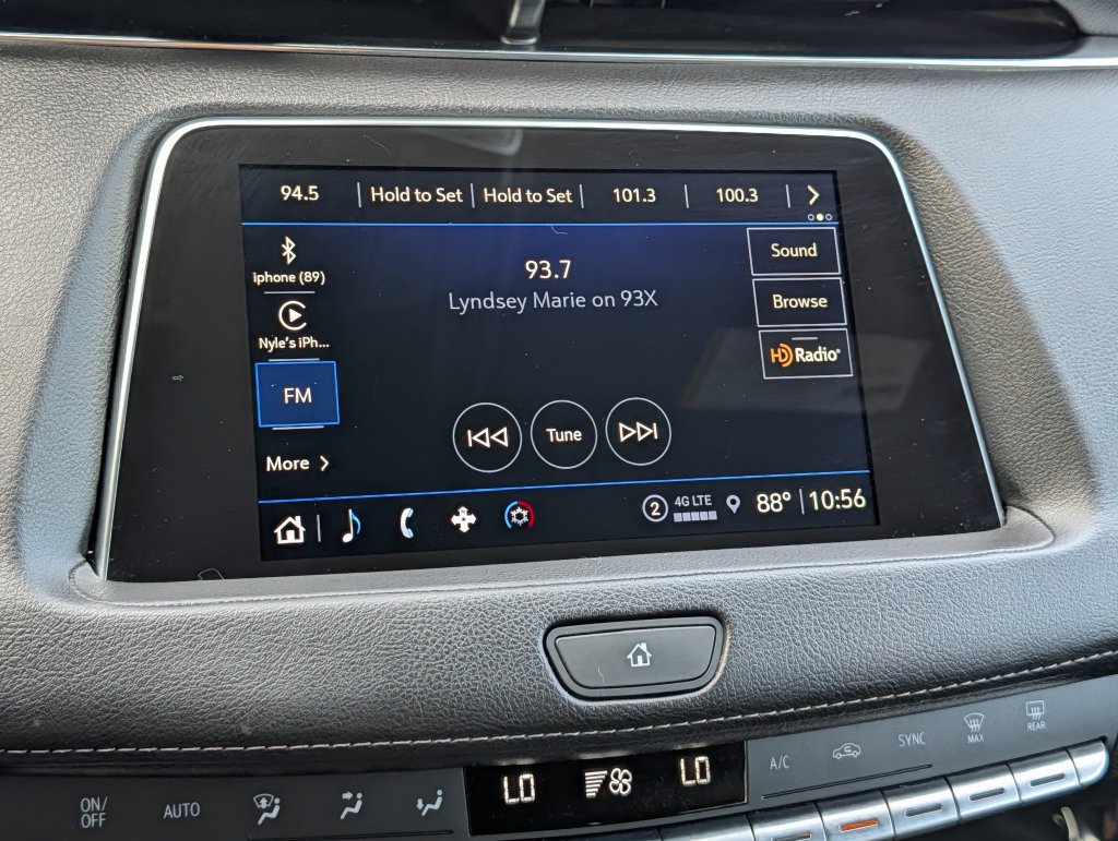 Used 2022 Cadillac XT4 Premium Luxury w/ Enhanced Visibility Package FWD image 23