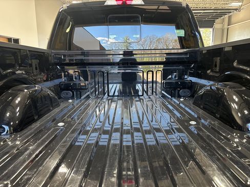 Used 2024 Ford F150 Platinum image 9