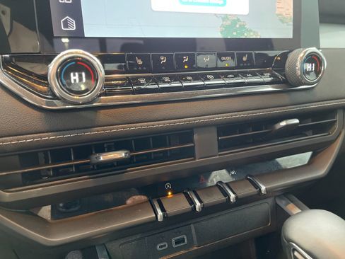 Used 2025 Chevrolet Colorado LT image 23