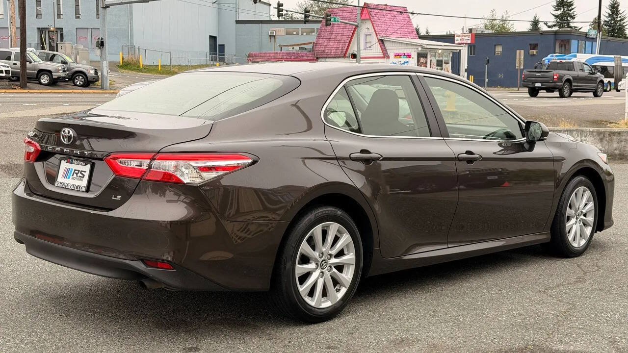 Used 2018 Toyota Camry LE w/ Moonroof Package FWD image 5