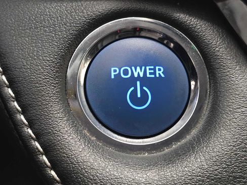Used 2018 Toyota RAV4 Limited w/ Advanced Technology Package AWD/4WD image 17