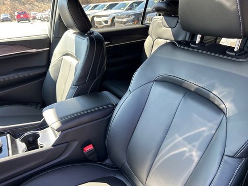 New 2025 Jeep Grand Cherokee L Limited image 5