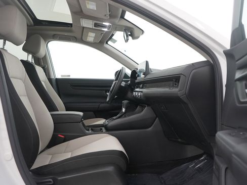 Used 2024 Honda CR-V EX image 11