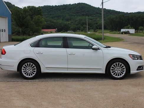 Used 2016 Volkswagen Passat 1.8T image 5