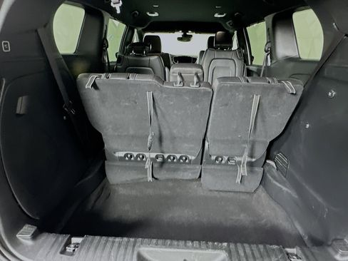 Used 2025 Chrysler Pacifica Select image 31