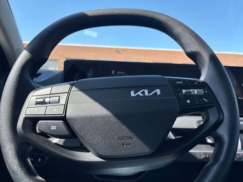 Used 2025 Kia K4 FWD image 25