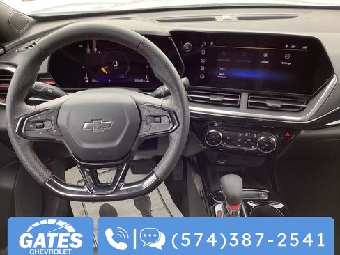 Used 2025 Chevrolet Trax RS w/ Sunroof Package image 18