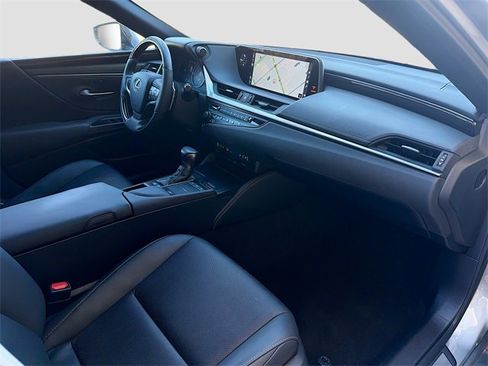Used 2019 Lexus ES 300h image 13