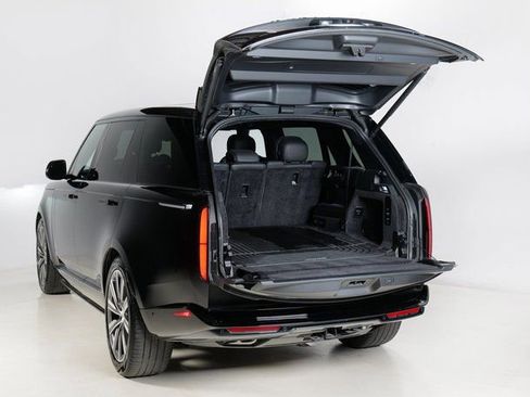 Used 2023 Land Rover Range Rover Long Wheelbase SE image 31