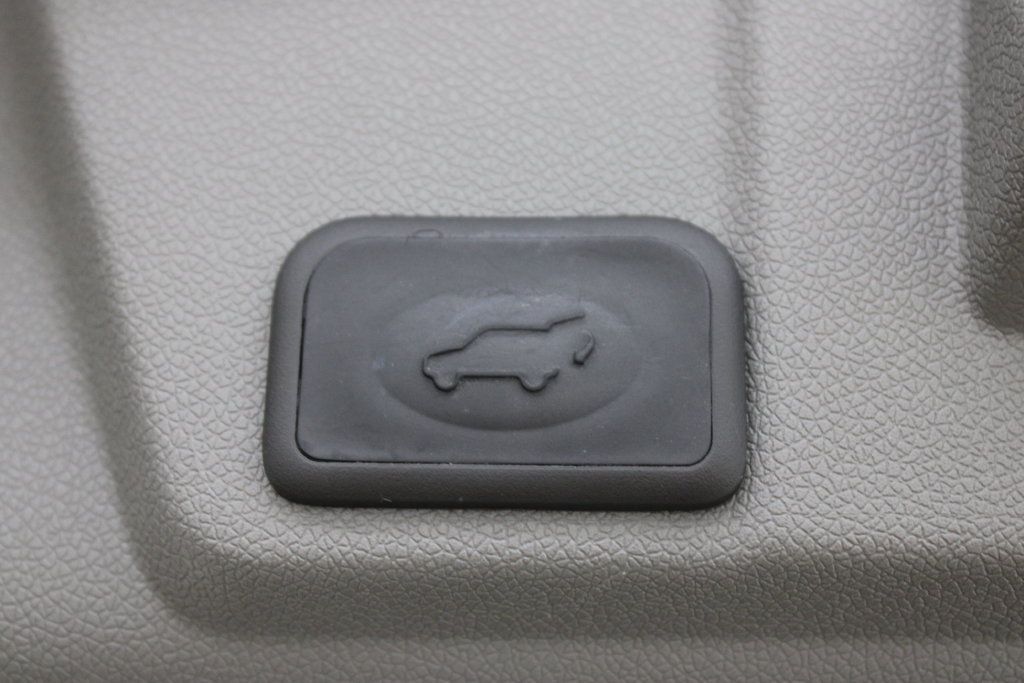 Used 2017 Chevrolet Traverse Premier FWD image 30