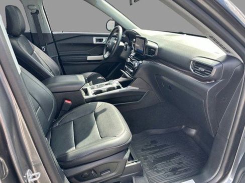 Used 2022 Ford Explorer Limited w/ Equipment Group 301A AWD/4WD image 4