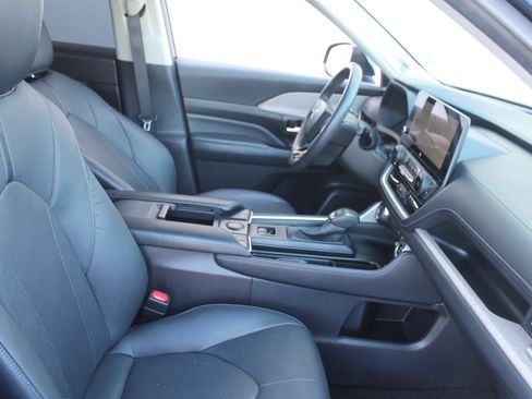 Used 2024 Toyota Grand Highlander AWD image 21