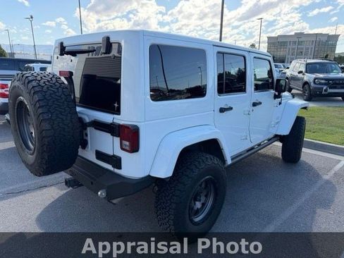 Used 2013 Jeep Wrangler Unlimited Sahara w/ Connectivity Group AWD/4WD image 3