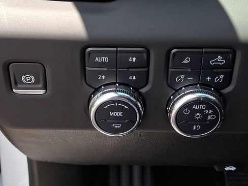 Used 2025 GMC Sierra 1500 AT4 w/ AT4 Premium Package AWD/4WD image 23