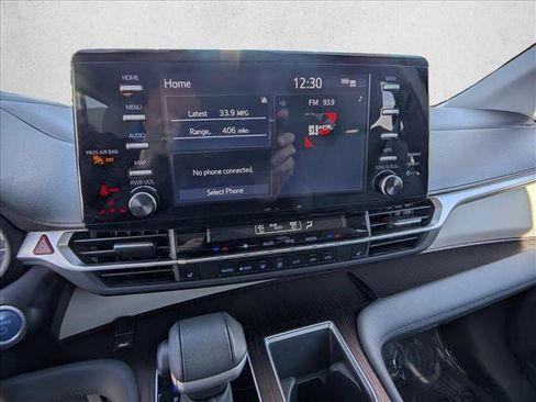 Used 2024 Toyota Sienna XLE image 21