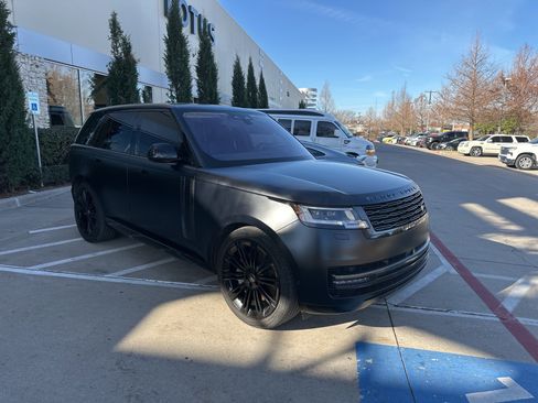 Used 2023 Land Rover Range Rover SE image 3