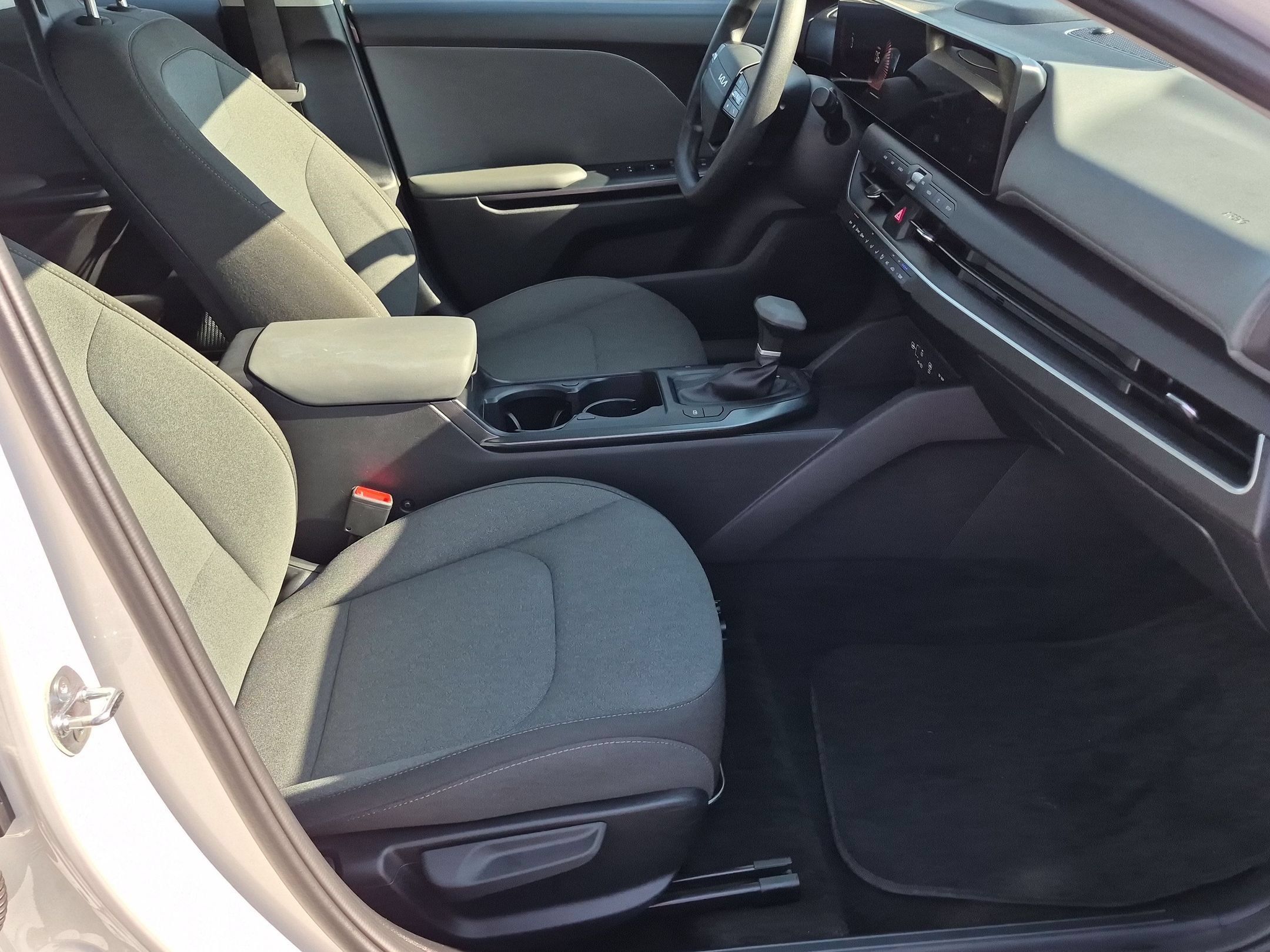 Used 2025 Kia K4 FWD image 34