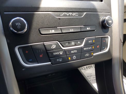 Used 2020 Ford Fusion SEL image 21