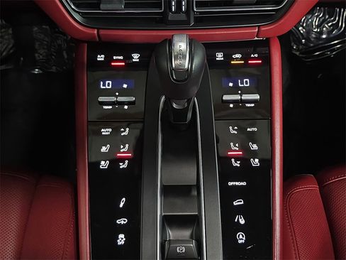 Used 2023 Porsche Macan S image 19