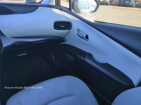Used 2022 Toyota Prius LE image 18