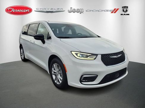 New 2026 Chrysler Pacifica Select image 1