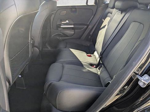 Used 2025 Mercedes-Benz GLA 250 image 17