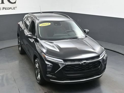Used 2024 Chevrolet Trax LT w/ Driver Confidence Package FWD image 48