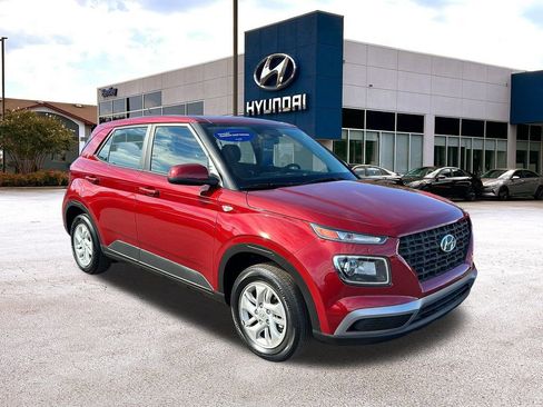 Certified 2024 Hyundai Venue SE image 7