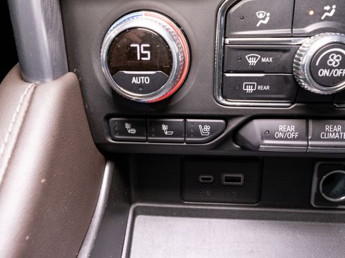 Used 2022 GMC Yukon SLT w/ SLT Luxury Package image 22