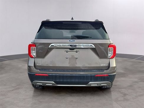 Used 2021 Ford Explorer XLT w/ Equipment Group 202A image 5