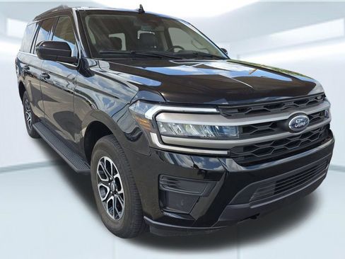 Used 2024 Ford Expedition XLT image 2