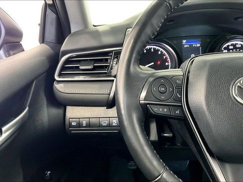 Used 2024 Toyota Camry SE FWD image 11