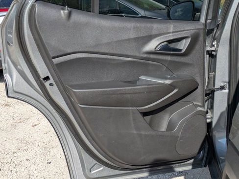 Used 2025 Chevrolet Trax LT w/ LT Convenience Package image 19