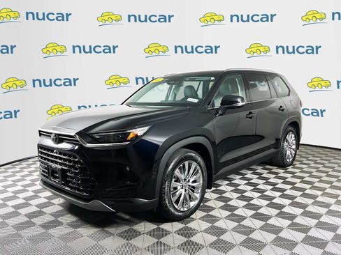 Used 2024 Toyota Grand Highlander AWD image 3