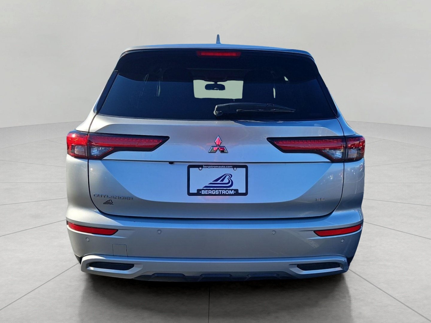 Used 2024 Mitsubishi Outlander AWD image 7