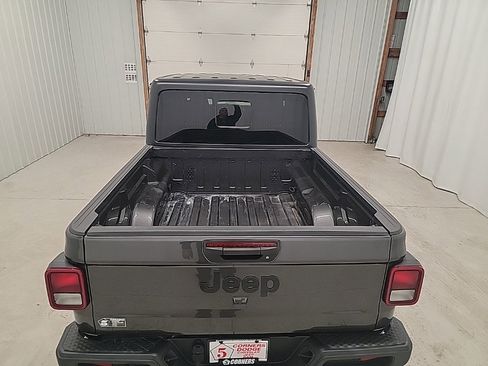 Used 2023 Jeep Gladiator Sport image 5